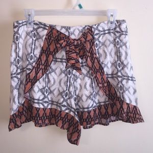 Elastic waisted shorts